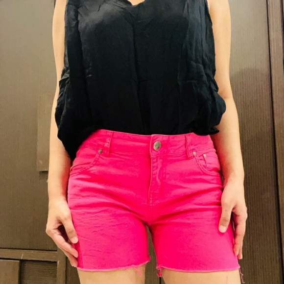 Pink denim shorts - Picture 3 of 4